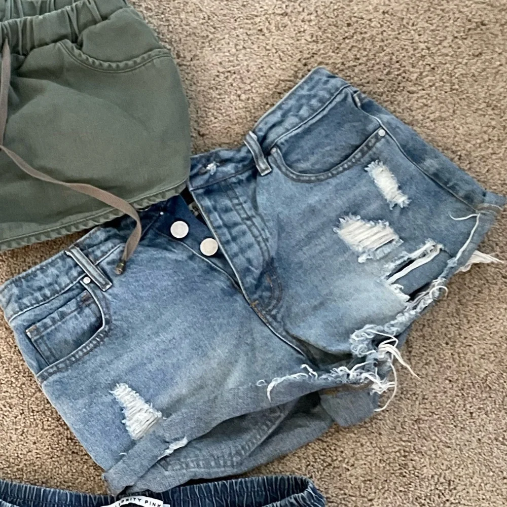 JeanShorts - Picture 1 of 1